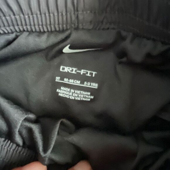 NWOT! Nike Black Toddler Running Shorts - Size 3T - Picture 5 of 5